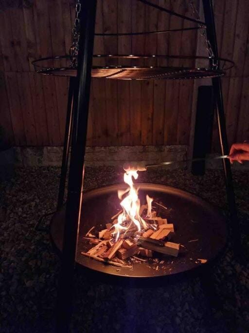 Stunning house close to the stadium + Hot tub! Villa in Liverpool