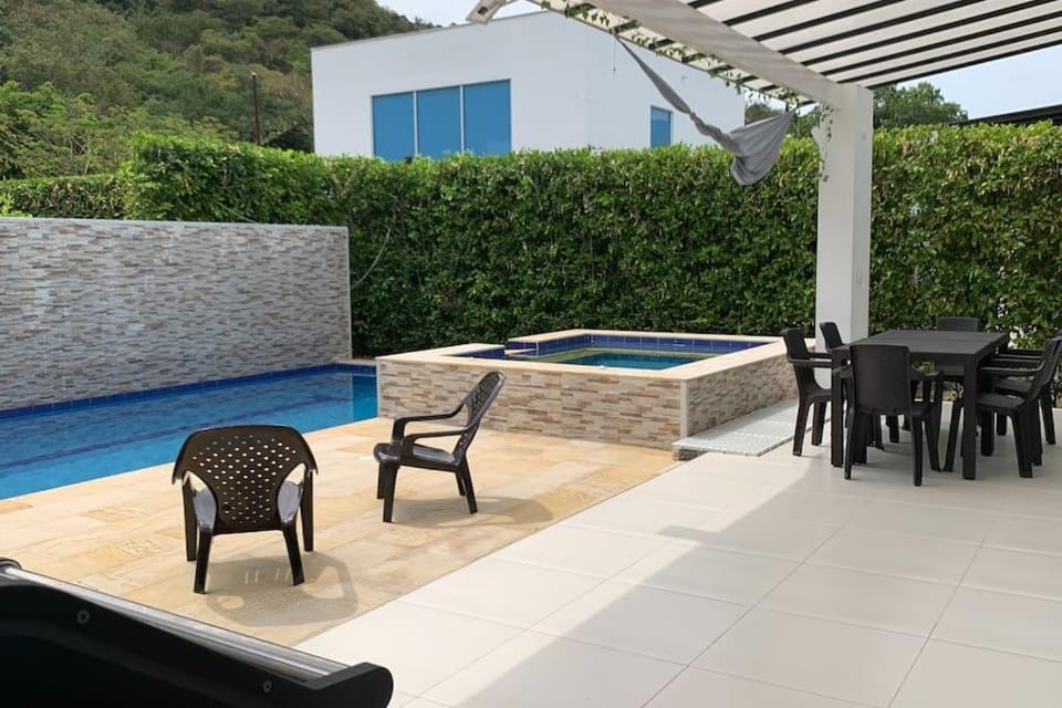 Hot Tub, Swimming pool