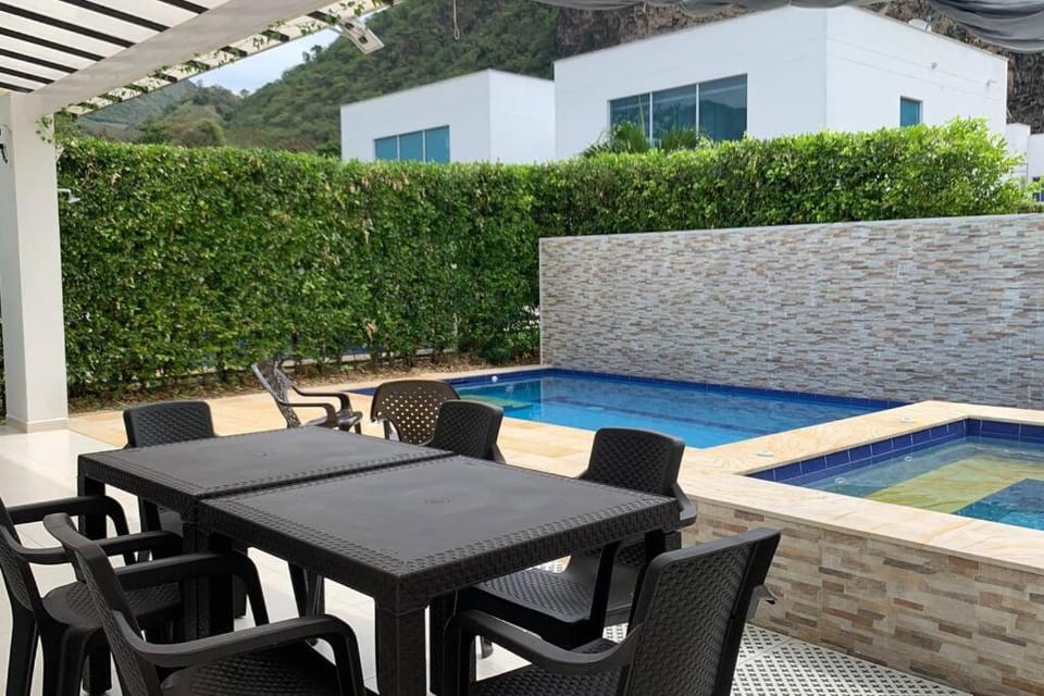 Hot Tub, Swimming pool