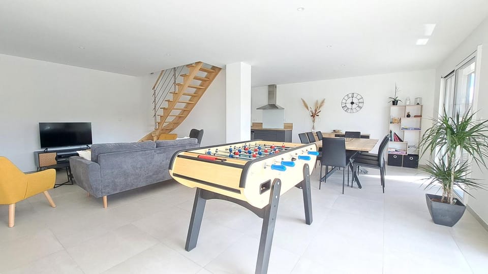 Communal lounge/ TV room, Game Room, TV and multimedia