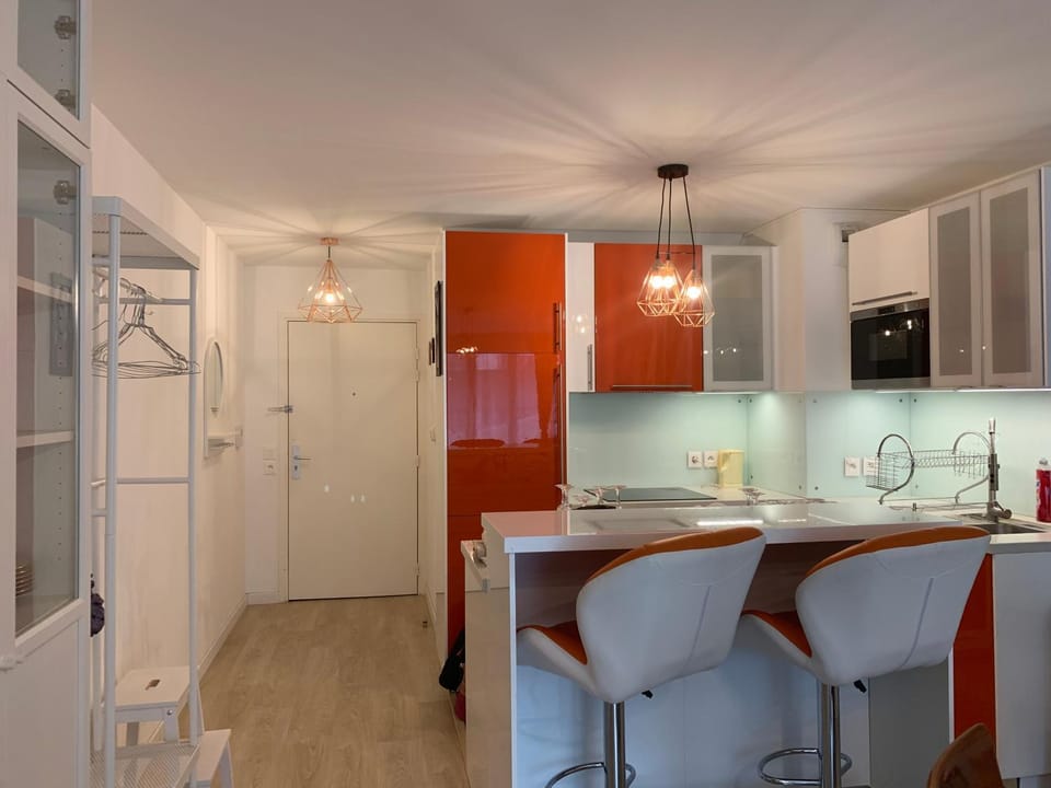 Kitchen or kitchenette, Dining area, dishwasher, minibar, pet friendly, stove