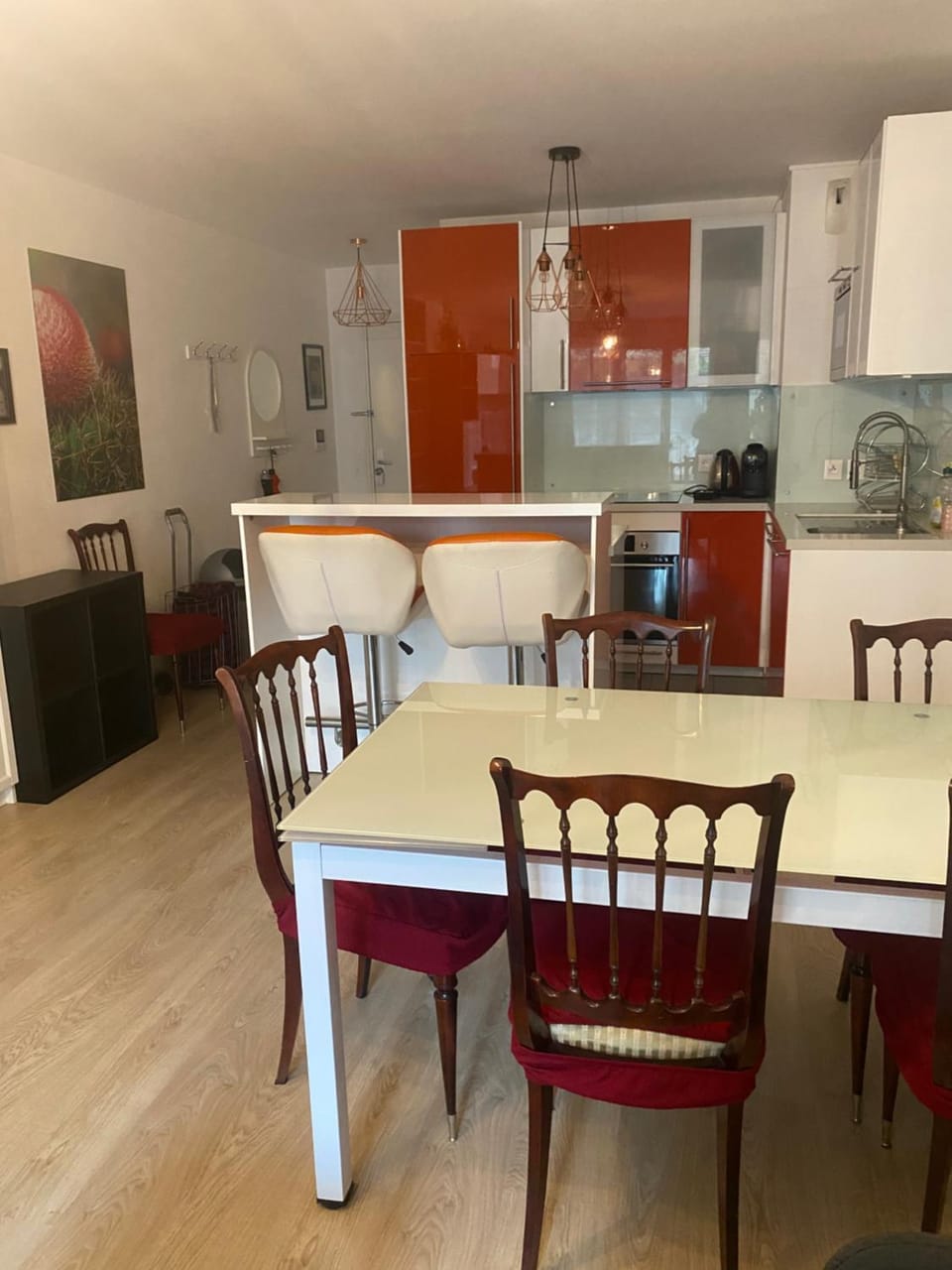 Kitchen or kitchenette, Dining area
