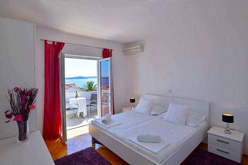 Bed, Bedroom, air conditioner