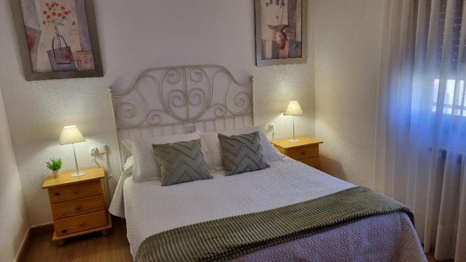 Bed, Photo of the whole room, Decorative detail, Bedroom