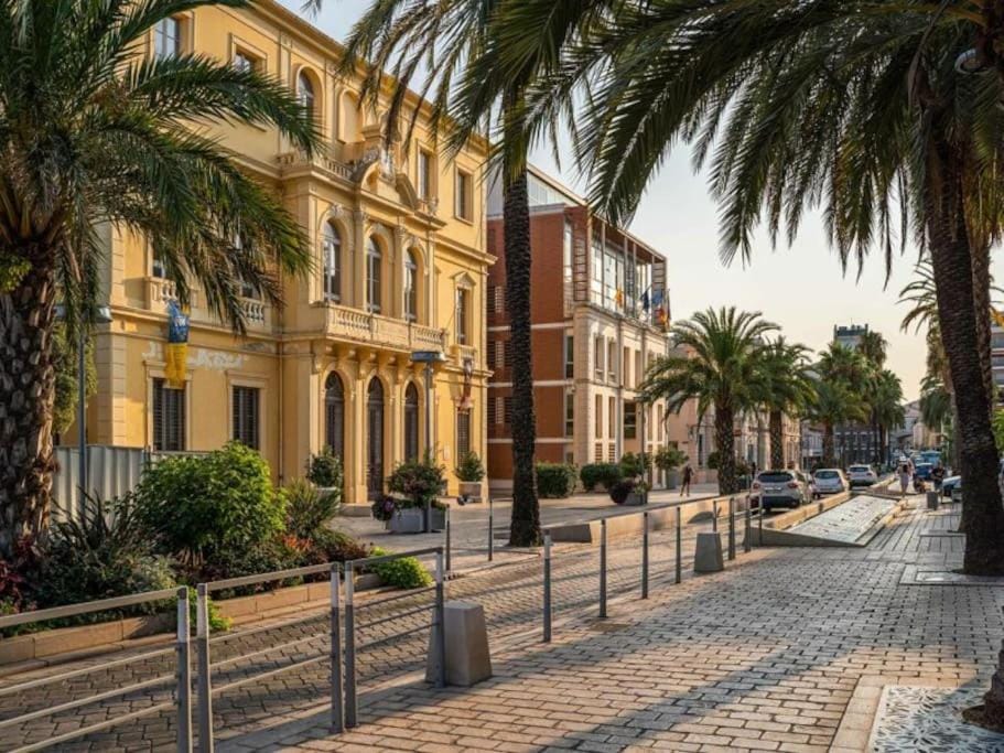 Superbe appartement 50M de la plage en bord de mer Apartment in Hyères