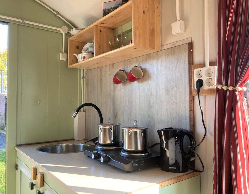 Coffee/tea facilities, Kitchen or kitchenette