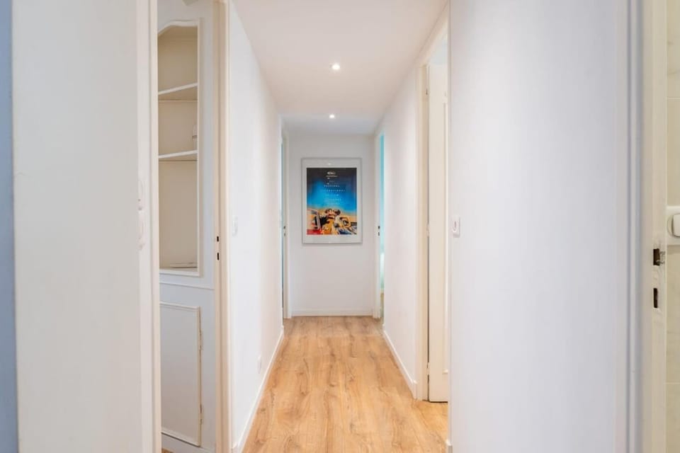 3-Br Apartment Steps from Palais des Festivals Apartment in Cannes