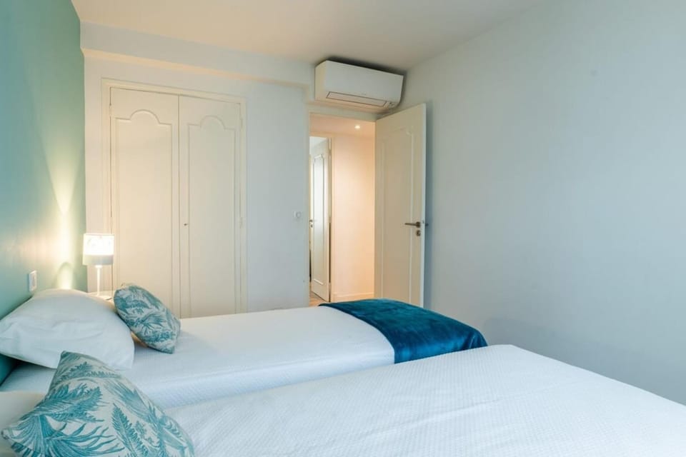 3-Br Apartment Steps from Palais des Festivals Apartment in Cannes