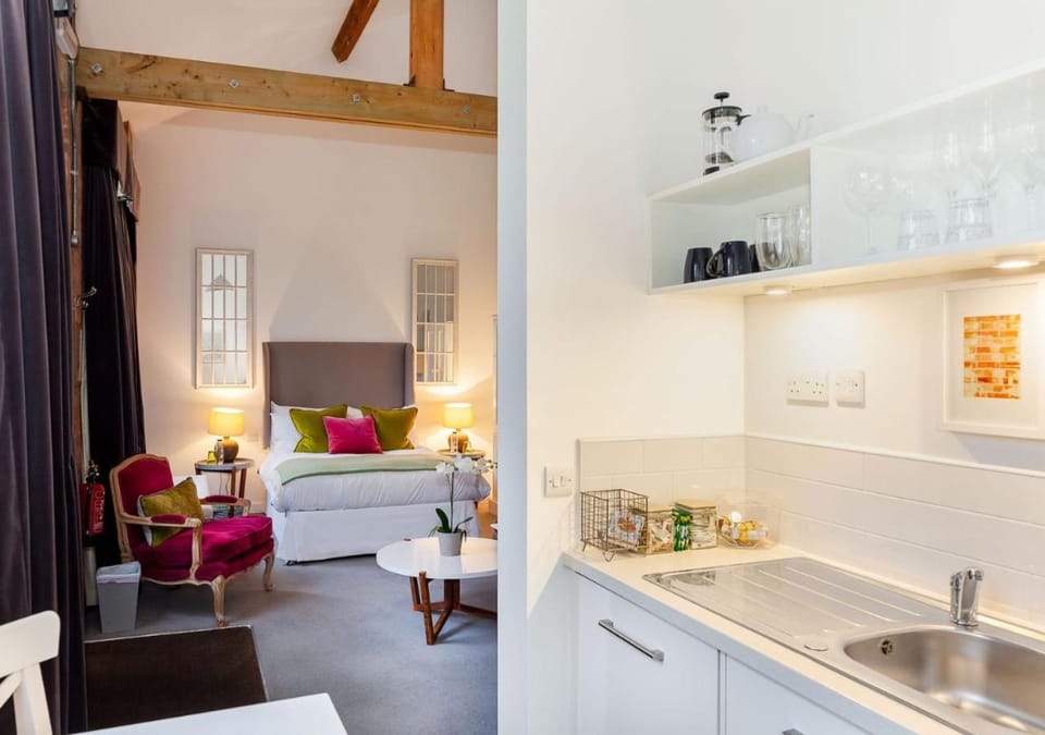 Rotheram (Suite) at Bicester Heritage Apartment in Cherwell District