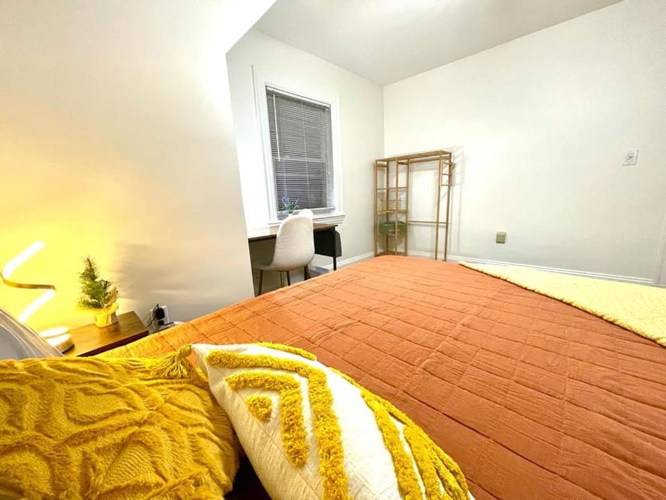 -No22- Comfy Room in a House - 5 min to Green Line T Station & Newton Wellesley Hospital at Newton Boston Vacation rental in Auburndale