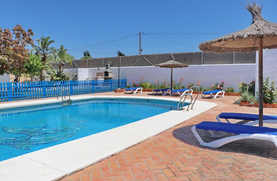 Swimming pool, sunbed
