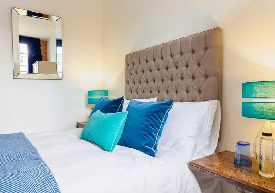 Bowen-Buscarlet (Large Suite) at Bicester Heritage Apartment in Cherwell District