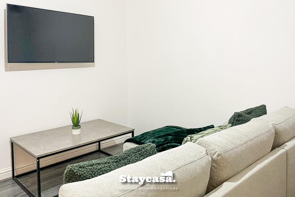Princess Hideout 5min to City with Street Parking House in Manchester