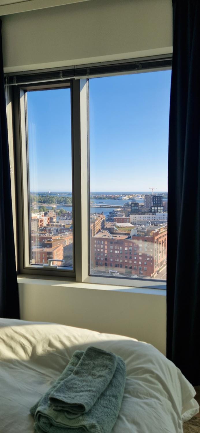 Bedroom, City view