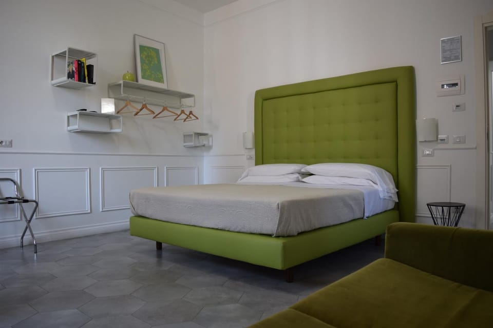 RAVIDA SUITES Bed and Breakfast in Pompeii