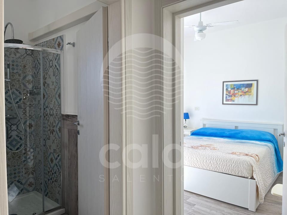 Shower, Bed, Bathroom, Photo of the whole room, Bedroom