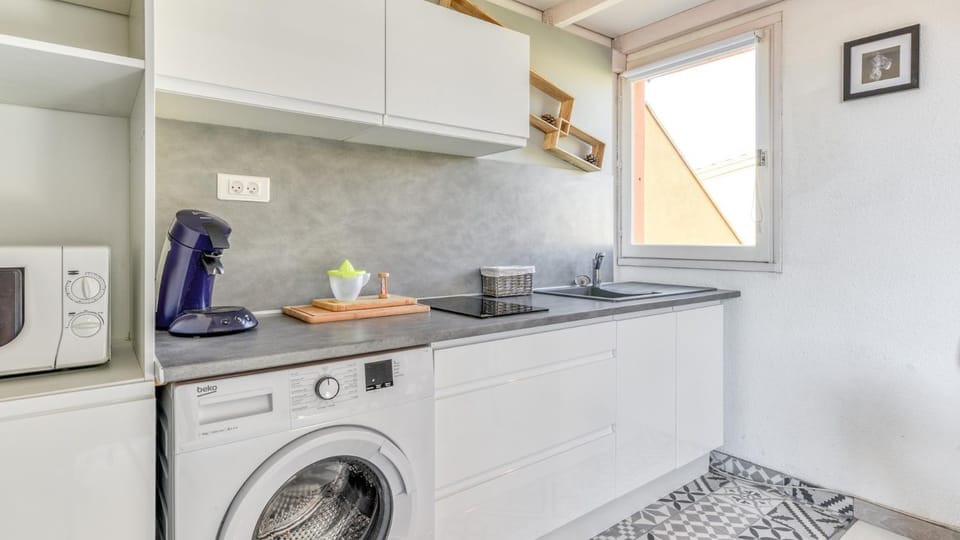 Kitchen or kitchenette