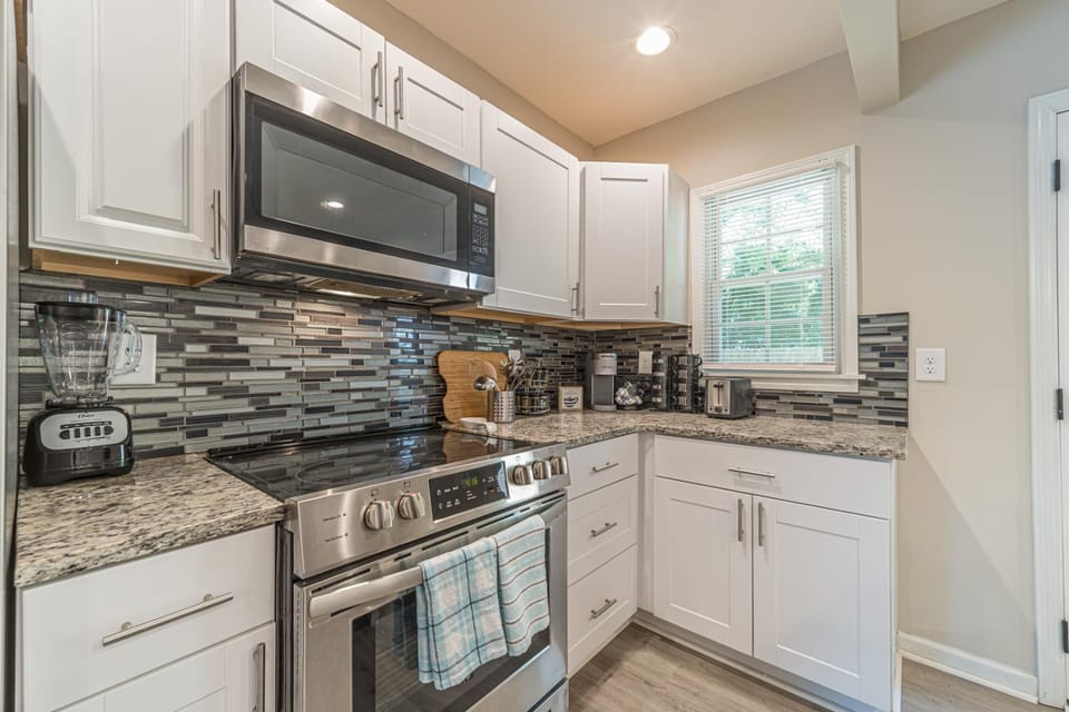 Kitchen or kitchenette, minibar, pet friendly, stove, toaster