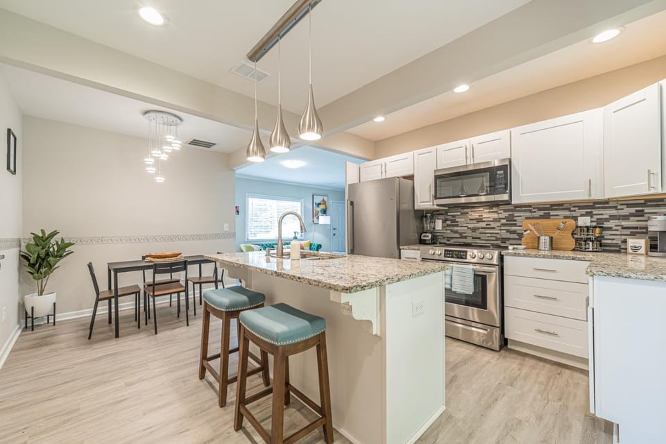 Kitchen or kitchenette, Dining area, minibar, oven, pet friendly, stove