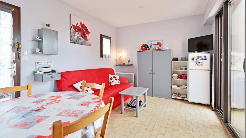 Communal lounge/ TV room, Living room