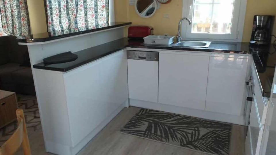 Kitchen or kitchenette, dishwasher, minibar, pet friendly, stove