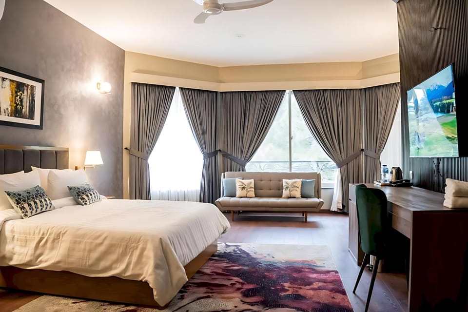Photo of the whole room, Bedroom