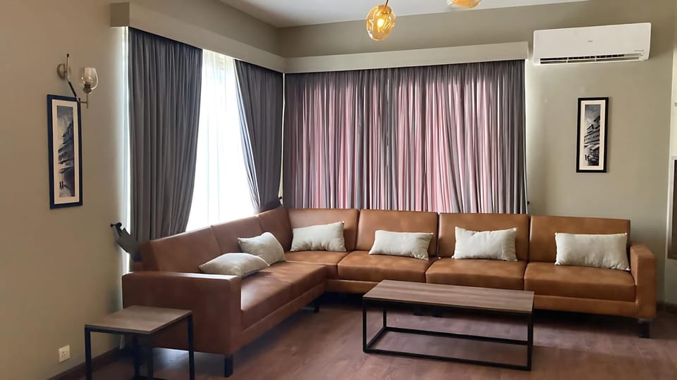 Communal lounge/ TV room, Lobby or reception