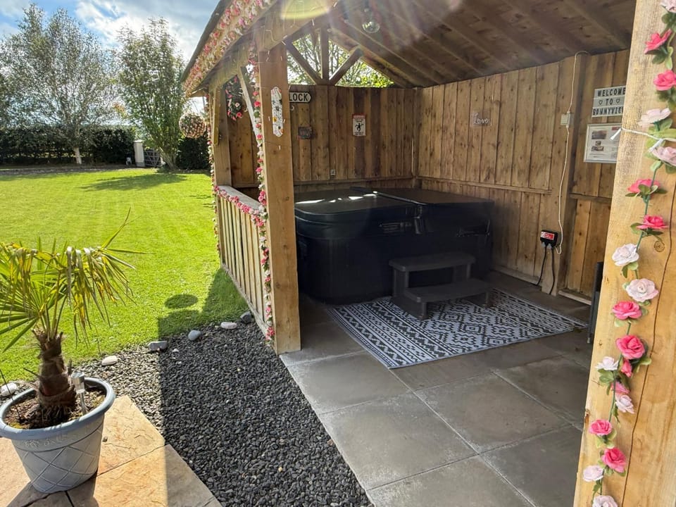 Bonnyview Glamping Campground/ 
RV Resort in Northern Ireland