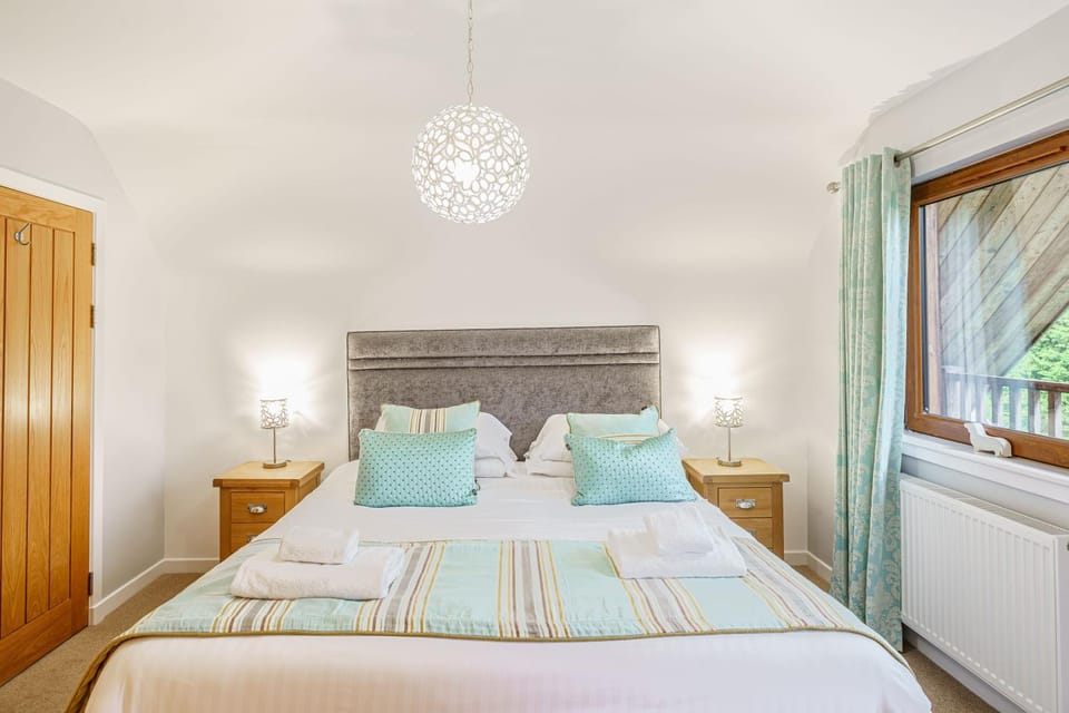 Bed, Bedroom, towels, wardrobe