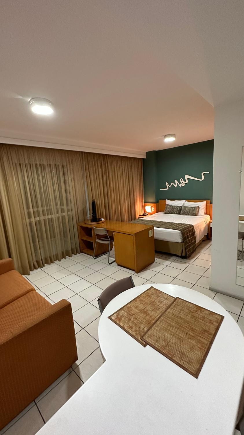 Praia do Canto Apart Hotel quarto sala e varanda Apartment in Vitoria