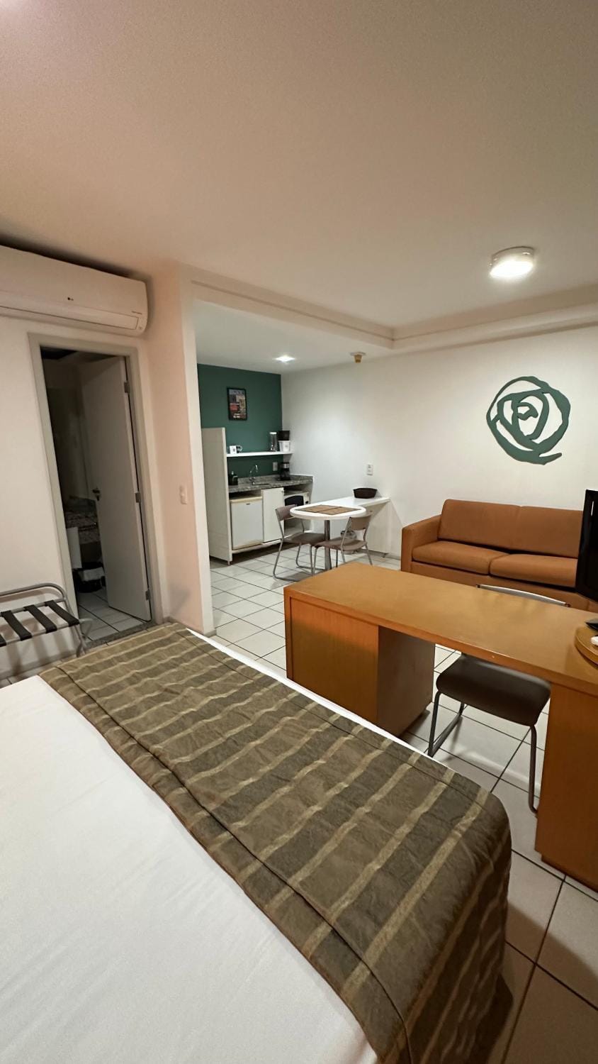 Praia do Canto Apart Hotel quarto sala e varanda Apartment in Vitoria