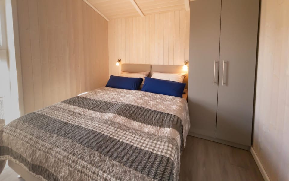 Bed, Bedroom, wardrobe