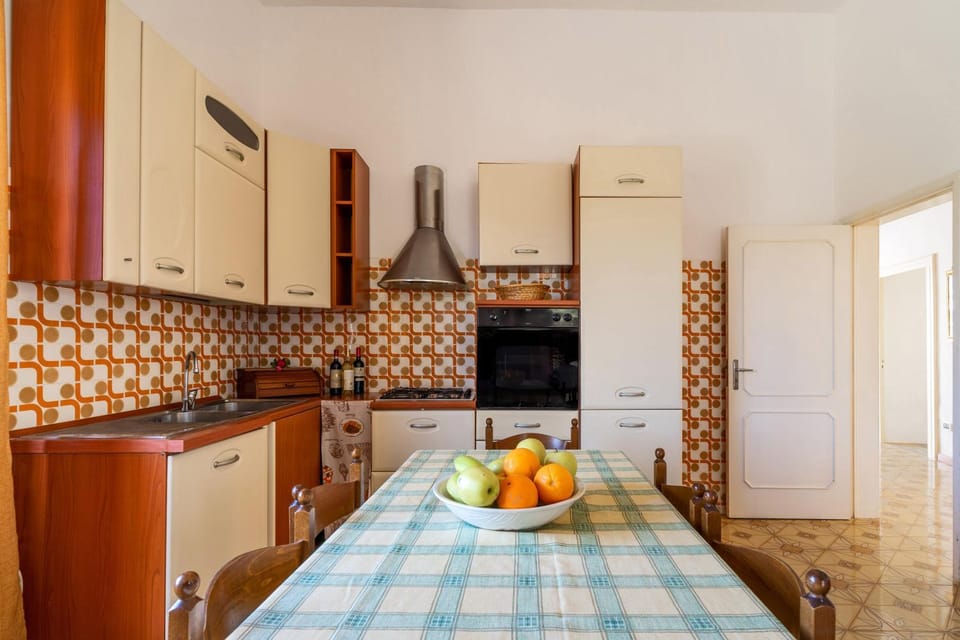Property building, Kitchen or kitchenette, Living room