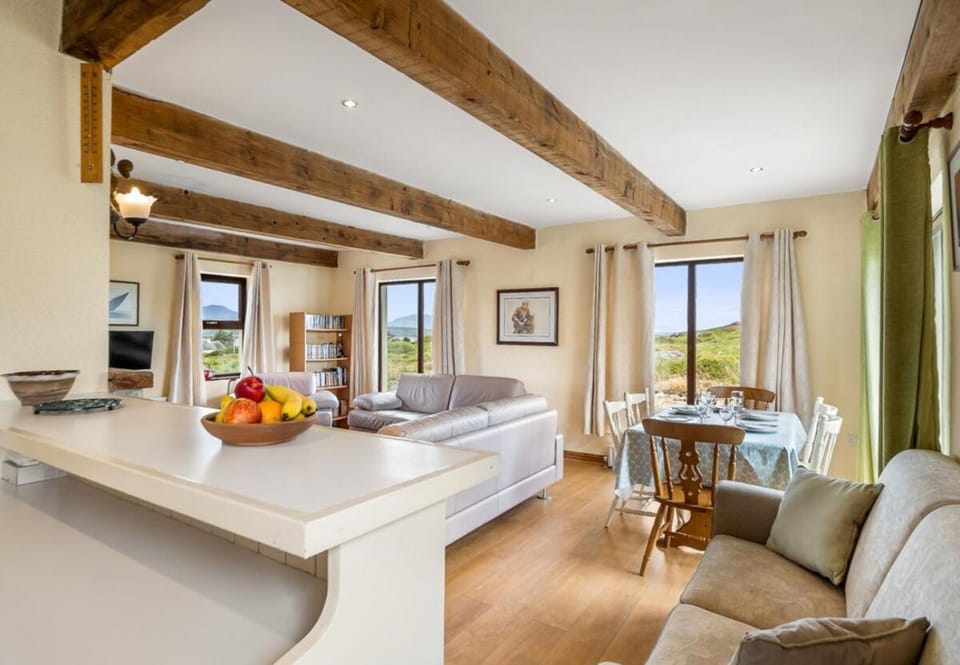 Glynsk Pier Cottage House in County Galway
