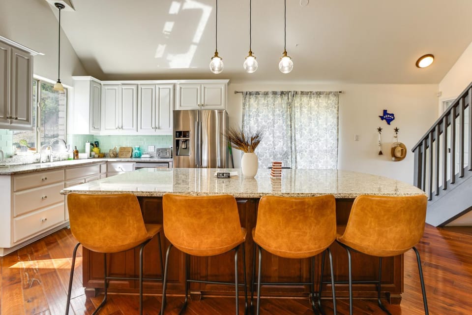 Infinity Edge Pool and Fire Pit Spicewood Getaway! House in Lake Travis