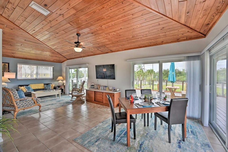 Everglades Getaway w/ Deck & Water Views! House in Everglades City