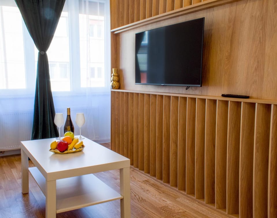 Communal lounge/ TV room, TV and multimedia, Evening entertainment