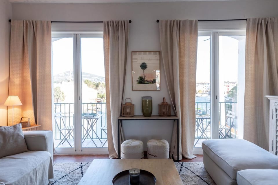 Bright nest with balcony and view on the port Apartment in Grimaud