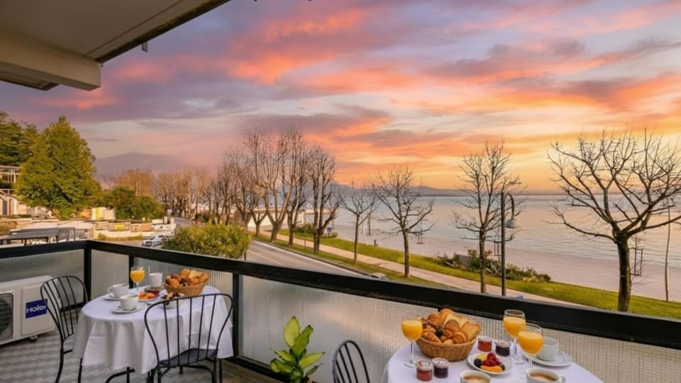 View (from property/room), Balcony/Terrace, Lake view