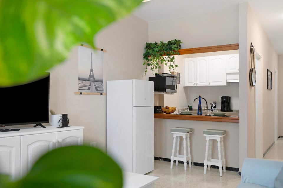 Kitchen or kitchenette, Living room