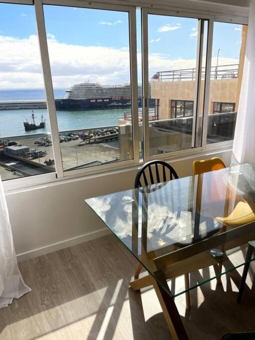 Natural landscape, View (from property/room), Balcony/Terrace, Seating area, Dining area, Sea view