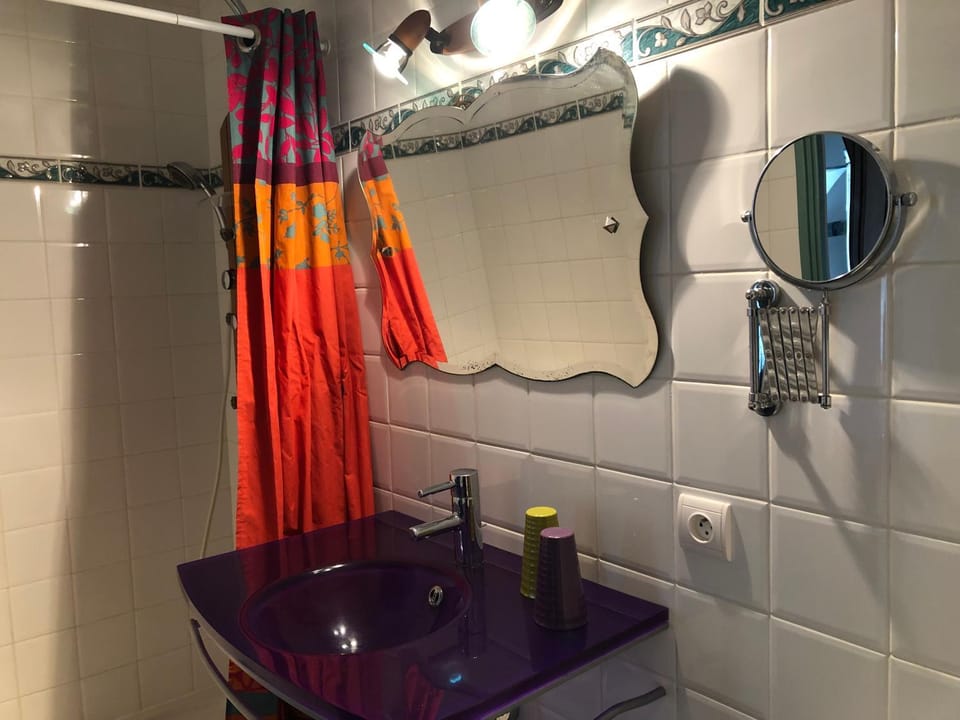 Shower, heating