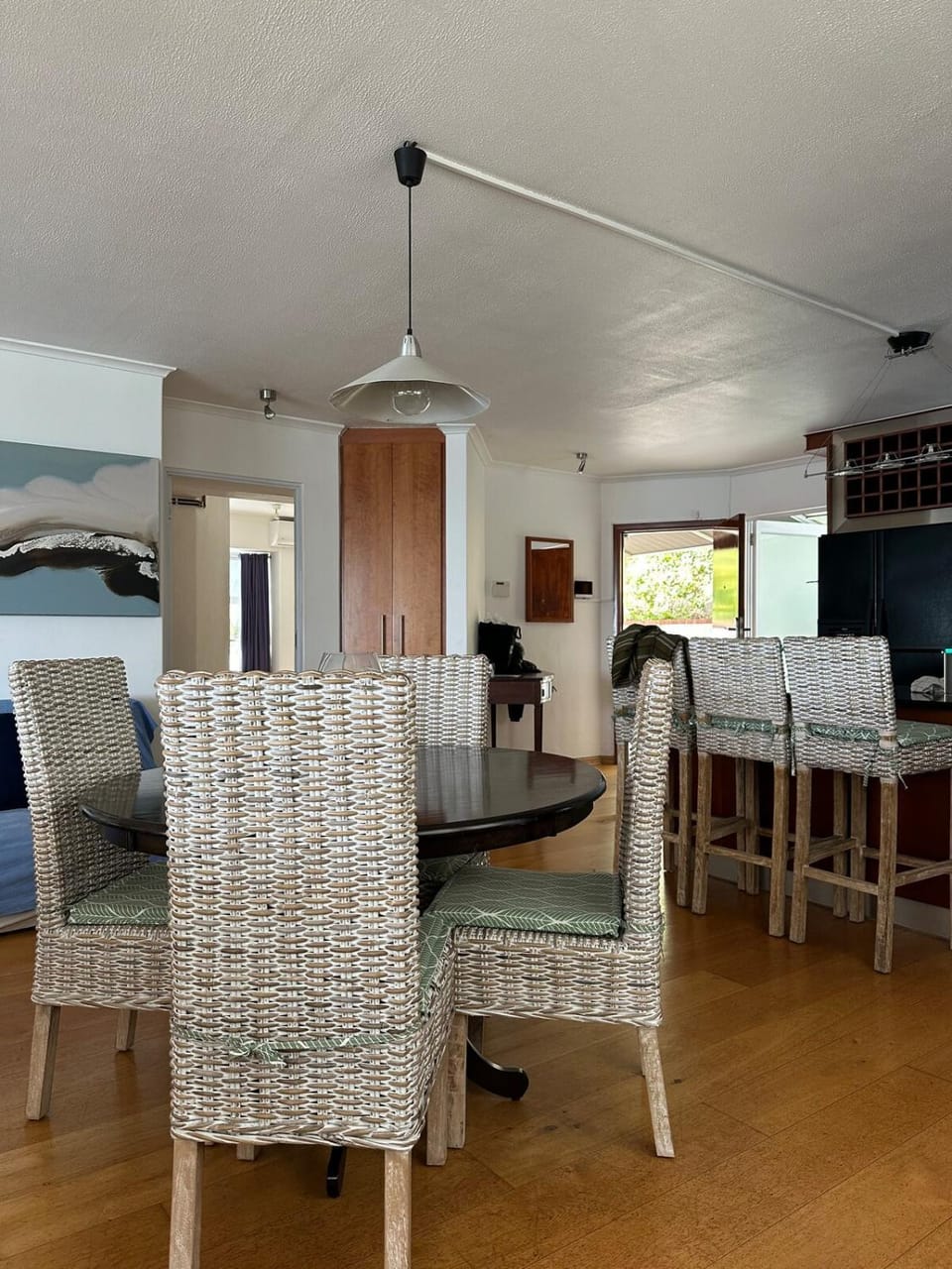 Kitchen or kitchenette, Living room, Seating area, Dining area