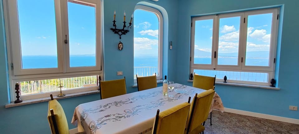 Photo of the whole room, Dining area, Sea view