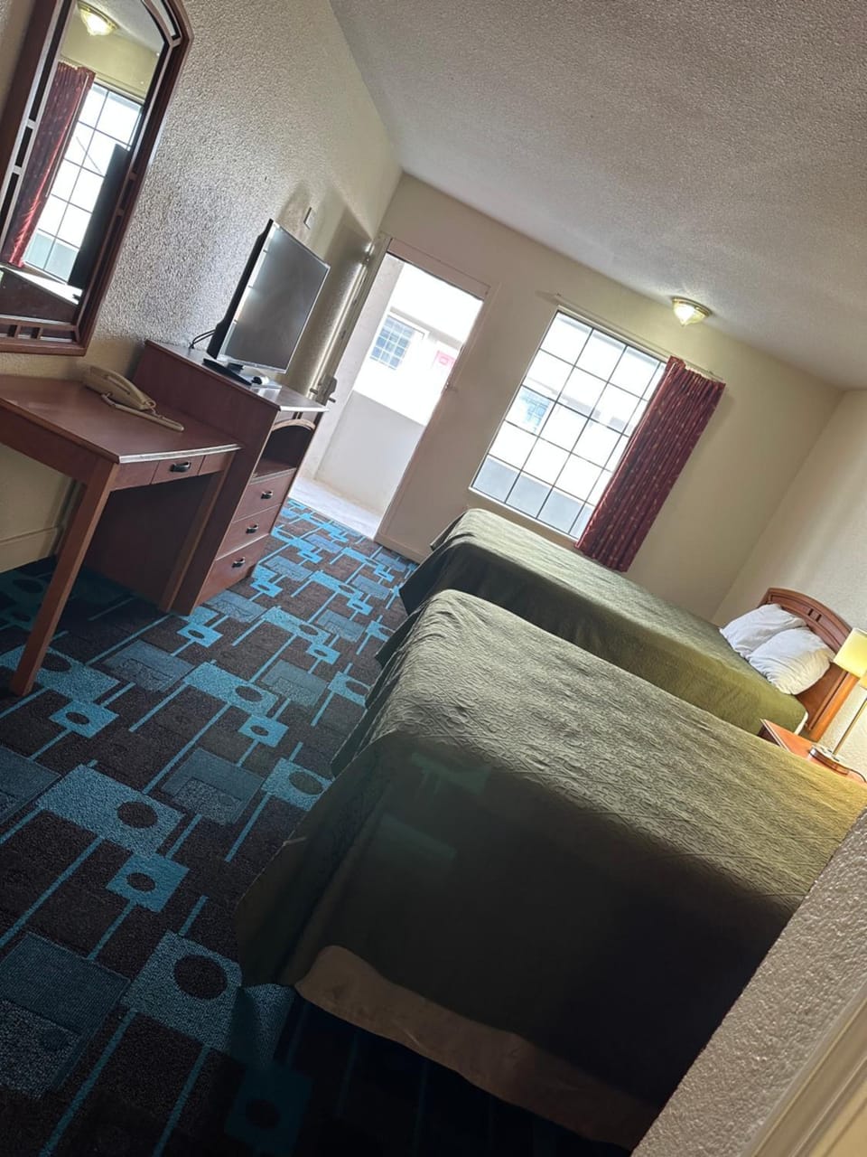 Bed, TV and multimedia, Photo of the whole room