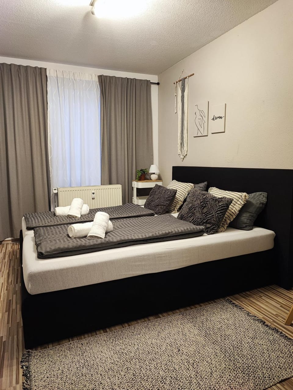 Bed, Photo of the whole room, Bedroom, towels