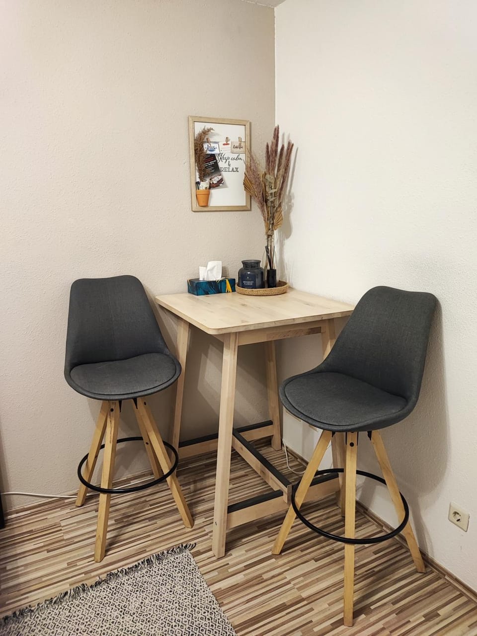 Seating area, Dining area, hair dresser