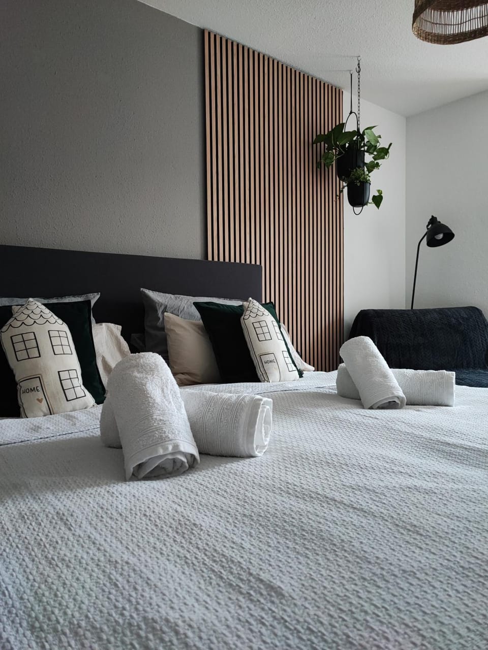 Bedroom, towels