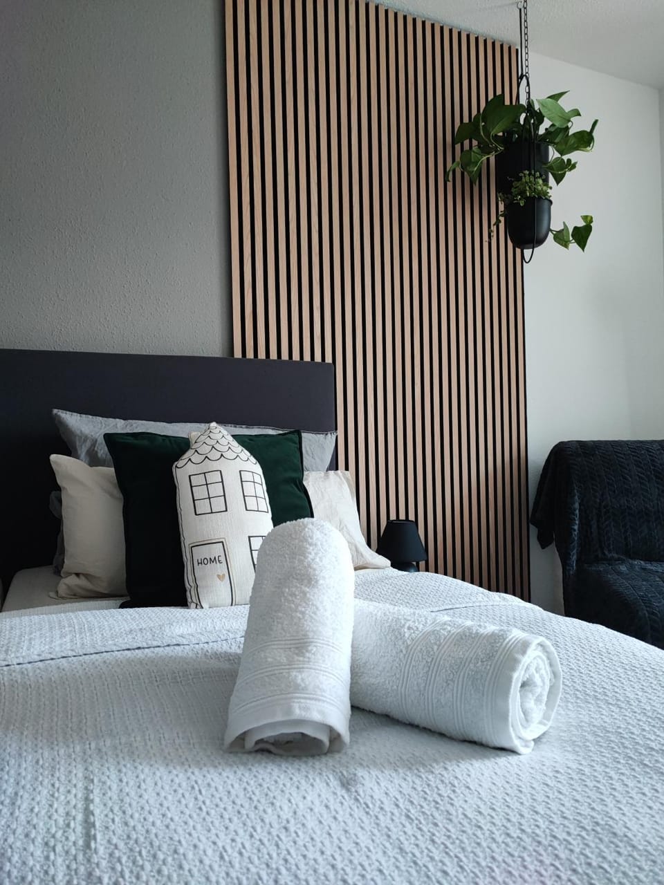 Bedroom, towels