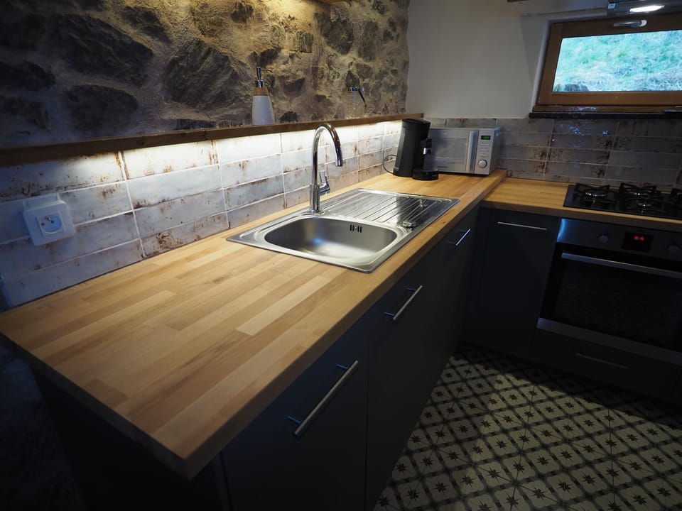 Kitchen or kitchenette